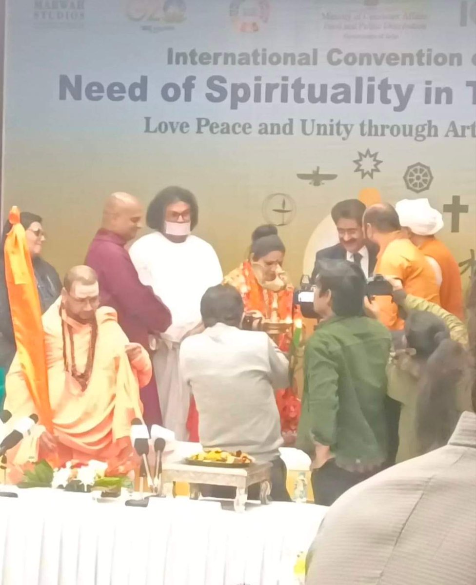 Aasthamaa_'s tweet photo. आज #आस्था_मां पहुंची
#नोएडा_फिल्म_सिटी_सेमिनार #need_of_speciality in today 's world #doctor_Sandeep
🚩#marva_studio
#film_city Noida🙏
सभी #संत_महात्माओं का #आगमन हुआ बहुत अच्छा लगा #धर्म पर चर्चा हुई
#शांति का #संदेश प्यार का संदेश संत #महात्माओं का आशीर्वाद मिला*🙏🚩 https://t.co/MC7HAuT43o