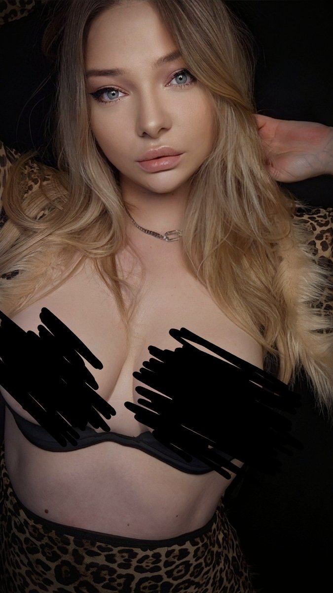 Neevi_twitch's tweet photo. Neues Fotolicht ist baba. sorry für boobs 🥸 https://t.co/t72AhLOXRJ