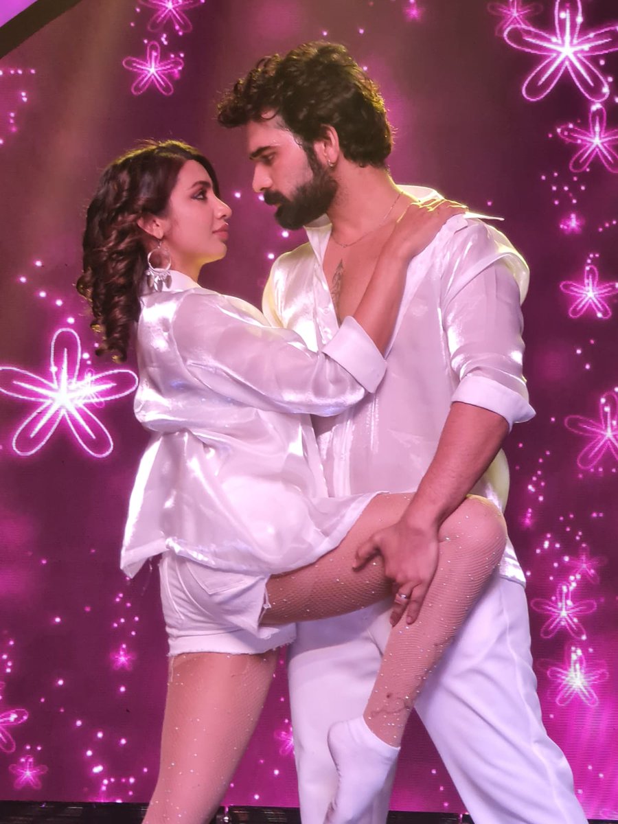 akhilsarthak17's tweet photo. Aafat 🔥 
Don't miss watching us performing tomorrow on BBjodi @ 9:00pm 

#akhilsarthak #TejaswiMadivada #aafat https://t.co/03VFckN8F9