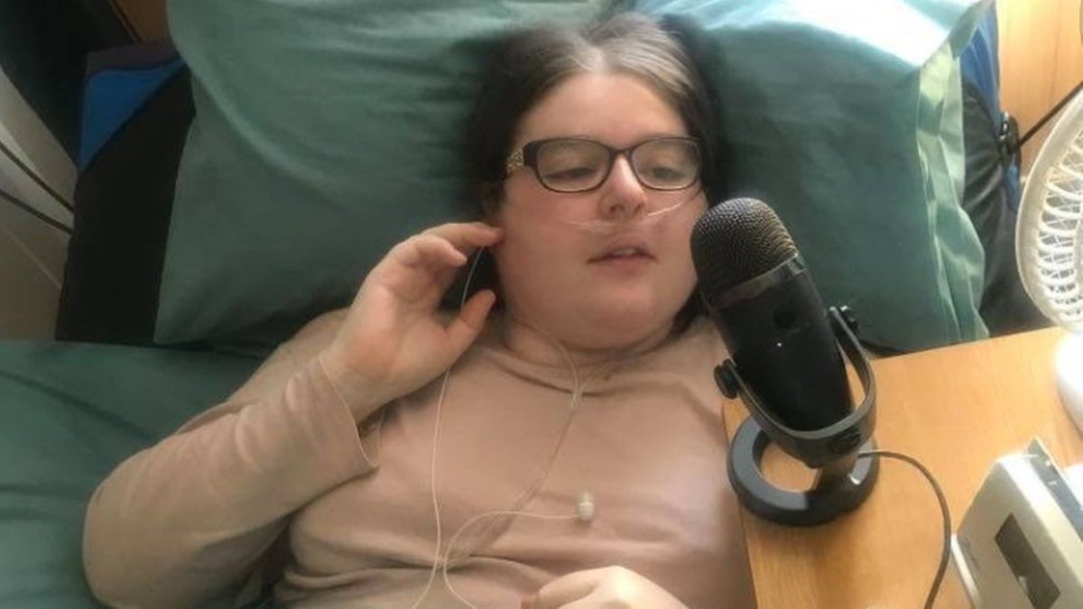 edgehill's tweet photo. Tributes are being paid to EHU alumna, musician and disability campaigner Kara Jane Spencer, who passed away aged 32.

While studying she worked to improve life for other disabled students and later created a charity album from her bed. Read more ➡️ https://t.co/qMyNPGnKut https://t.co/ifVxCnLsMn