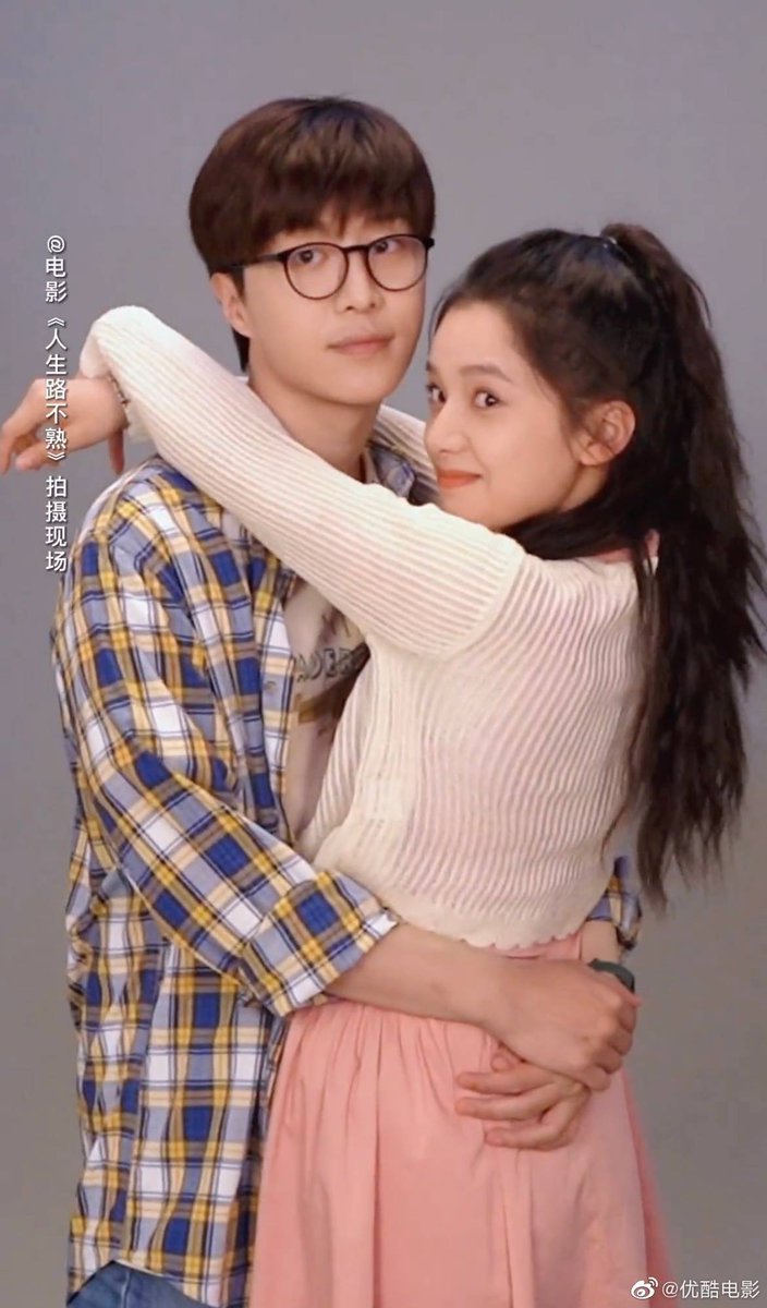 ใช่ค่ะ กงจู่ของเรา ได้แสดงคู่กับหนุ่มหล่อมากมาย ตัวปังตัวท็อปทั้งนั้น และในช่วง 1 - 2 เดือนนี้ น้องมีภาพคู่พระเอกหนุ่มหล่อถึง 4 คน 😂 มีคอมเม้นแฟนจีนชมน้องว่าจิ้งอี๋แสดงได้เข้าถึงในทุกบทบาท จนคนดูรู้สึกอินกับทุกคู่ที่น้องแสดงด้วยเลย 🤭👸👍 #zhangjingyi​ #จางจิ้งอี๋