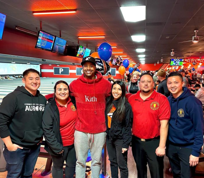 HalalGuys's tweet image. This holiday season we were honored to be a part of the Denver @broncos Courtland Sutton's first annual charity bowling event helping @mt_carmel_vsc! Thank you for having @thehalalguyscolorado!

#Broncos #TheHalalGuys #WeAreDifferent #BeDifferent #Holidays