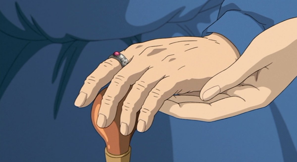 城に赴くソフィーに、ハウルは指輪を渡しました。 危機に備えて渡した