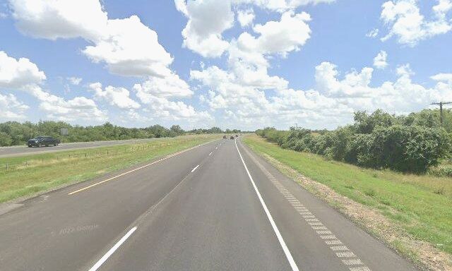 lost_journeys's tweet photo. I am around Beeville, United States now, heading to Mexico. https://t.co/7rMrPFkMH7 #lostjourneys https://t.co/P3slBwZll3