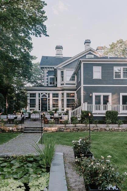 KBurkebooks's tweet photo. I'd love to have a house and a garden like this one to spend my mornings in! What features does your dream house have?
#fridaymood #TGIF #morning #architecture #garden #nautre #housefeatures #dreamhouse #decor #homedesign https://t.co/NZZr9YhrHK