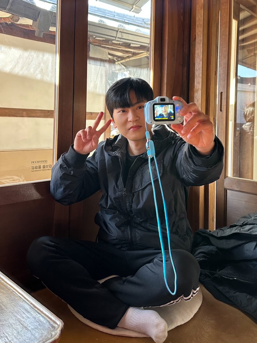 𝘉𝘦𝘩𝘪𝘯𝘥 𝘗𝘩𝘰𝘵𝘰2️⃣

#라포엠 #LAPOEM
#호랑이의수학여행
#박기훈 #ParkKihun