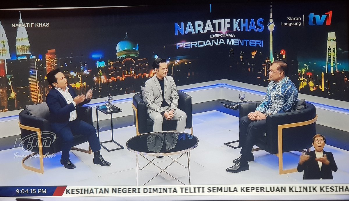 tjerealjoker's tweet photo. Setelah 24 tahun.. Anwar Ibrahim kembali ke kaca TV Nasional sebagai seorang negarawan.

Pemimpin kita. Perdana Menteri kita.
😭 https://t.co/IoUJ0WQEni