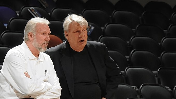 TheFlosko's tweet photo. Gregg Popovich est l’entraîneur le plus victorieux de l’histoire de la NBA en saison régulière (1356). Sur le podium, Don Nelson (coach de 1977 à 2010) et Lenny Wilkens (1970-2005) l’accompagnent sur le podium avec respectivement 1335 et 1332 victoires https://t.co/xIhdPSrqIj