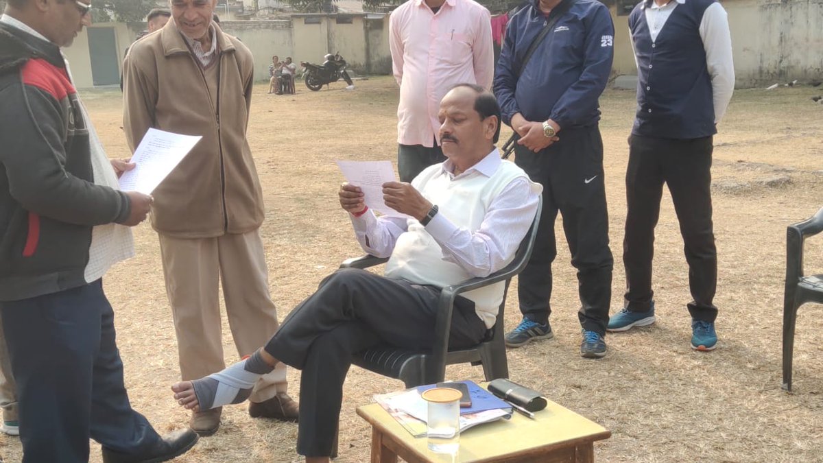 KamalKumarShrm2's tweet photo. @MundaArjun @AmitShah आदरणीय श्री @AmitShah जी पूरेभारत में #BJMS केराष्ट्रीयअध्यक्ष @shantprakash के नेतृत्व में #होमगार्ड्स_एक्ट_मे_संशोधन_करें संशोधन को लेकरभारतवर्ष से पत्राचार कियागयाथा ध्यानआकृष्टकरे पूर्वमुख्यमंत्री @dasraghubar सांसद श्री @mpbidyutmahato केमाध्यम सेपत्र सौंपागया संज्ञान में ले https://t.co/xP6hTkhbDk