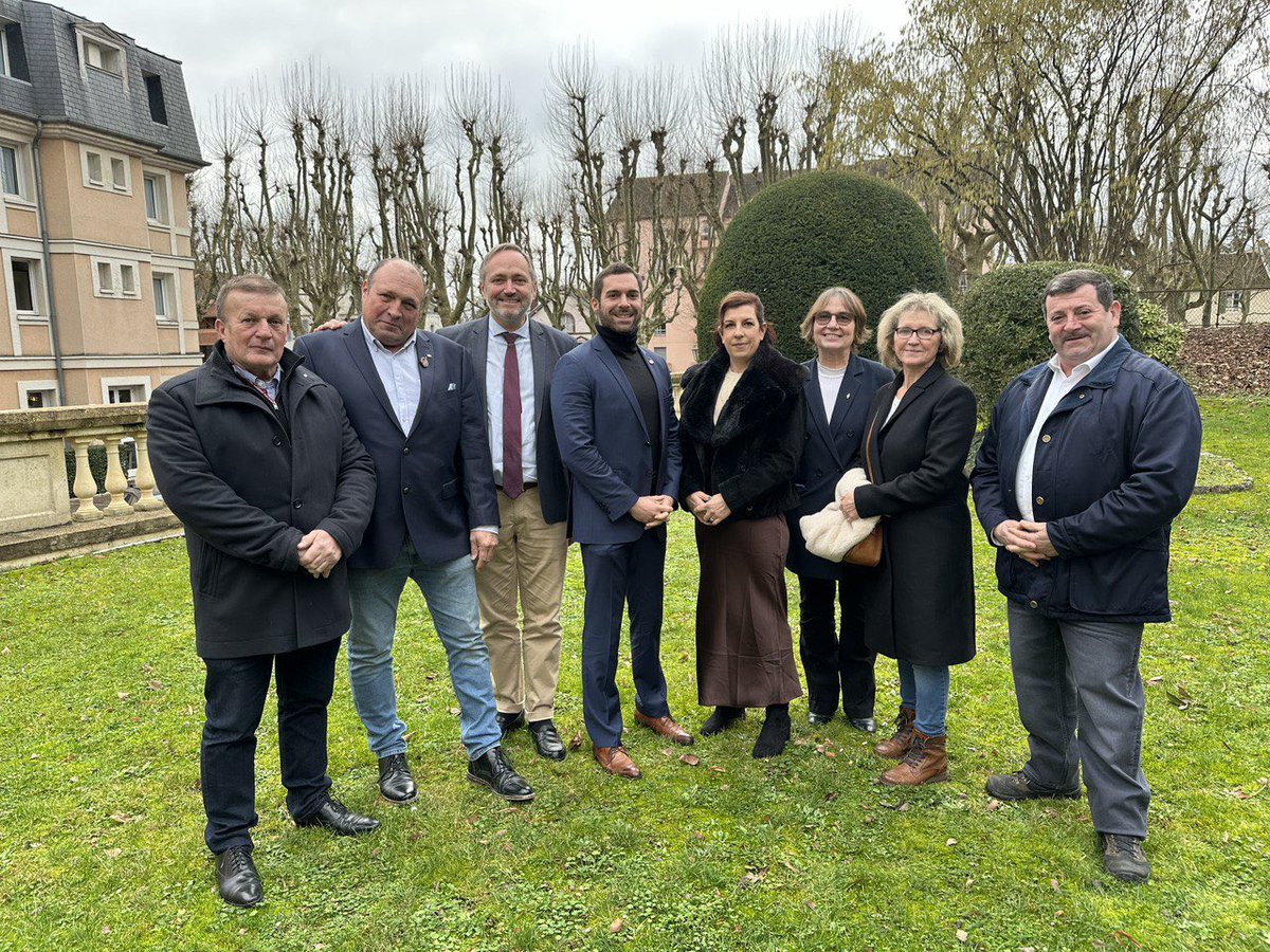 JulienOdoul's tweet photo. Avec mes camarades du @RNational_off de l’#Yonne, j’ai présenté à #Sens les vœux de la fédération à la presse locale.  Du changement mais la continuité pour cette année 2023, avec la nomination de mon ami @LudovicMassard comme délégué départemental du #RN89. 

#OnContinue https://t.co/Ucvonzs5GW