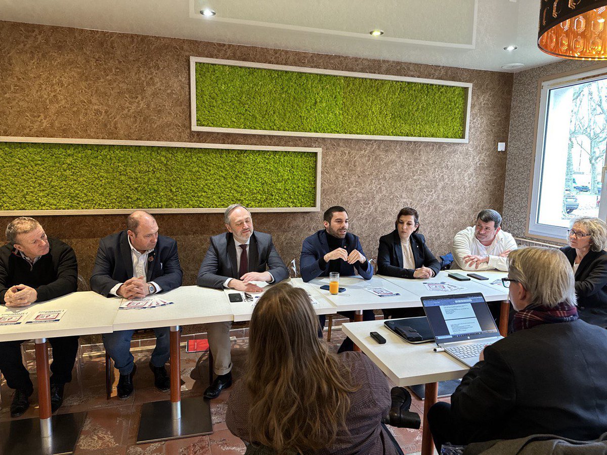 JulienOdoul's tweet photo. Avec mes camarades du @RNational_off de l’#Yonne, j’ai présenté à #Sens les vœux de la fédération à la presse locale.  Du changement mais la continuité pour cette année 2023, avec la nomination de mon ami @LudovicMassard comme délégué départemental du #RN89. 

#OnContinue https://t.co/Ucvonzs5GW