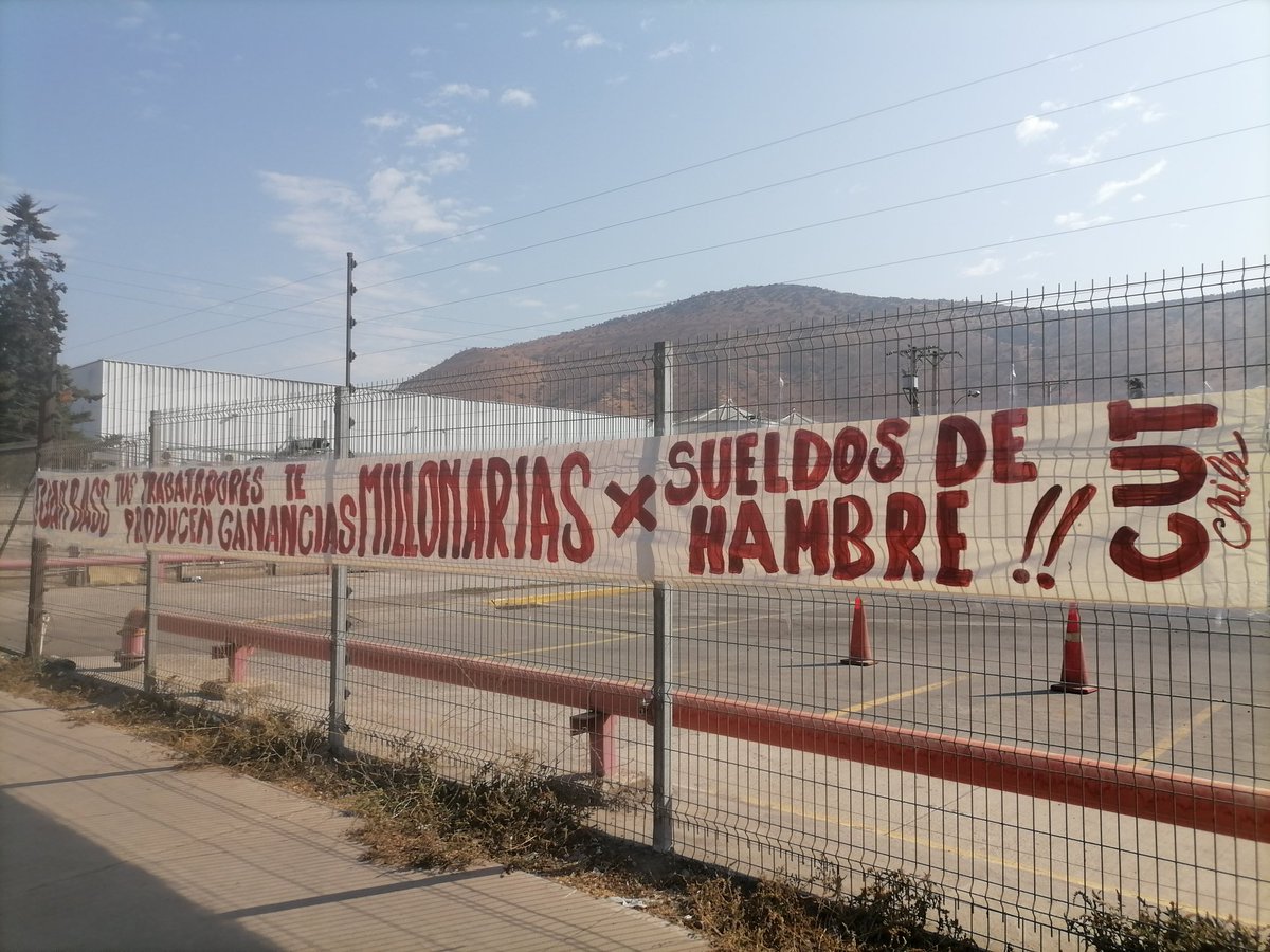 JorgeMuruaS's tweet photo. #HuelgaJuanBas recibe el apoyo del Presidente de la @Cutchile compañero @david_acuna_ y Concejala de Quilicura @LorenaAyalaGal1 en su día 18 de Lucha. https://t.co/ejZHh0FKwN
