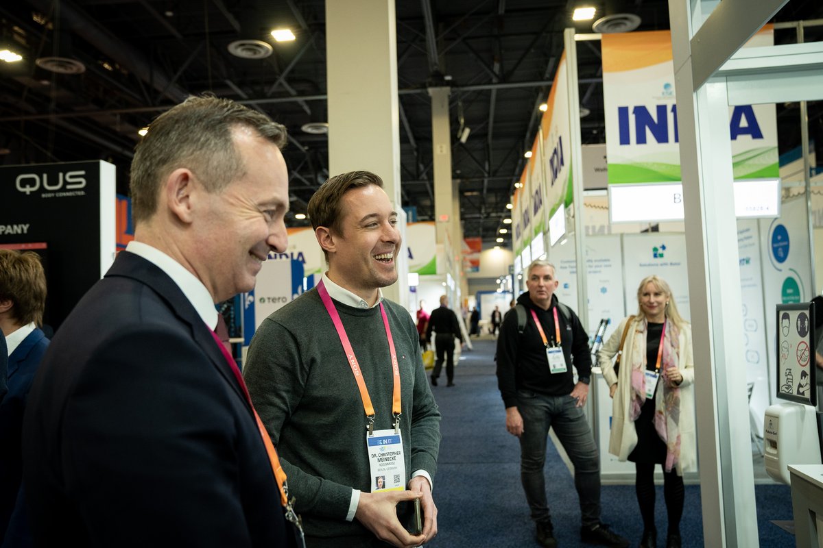BMV's tweet photo. In Las Vegas hat Volker @Wissing an der Consumer Electronics Show @CES in Las Vegas teilgenommen. Hier dreht sich alles um technische Innovationen – mit dabei Start-ups und Tech-Riesen aus dem Silicon Valley, aber auch viele europäische Unternehmen. https://t.co/Osw9q3Tied