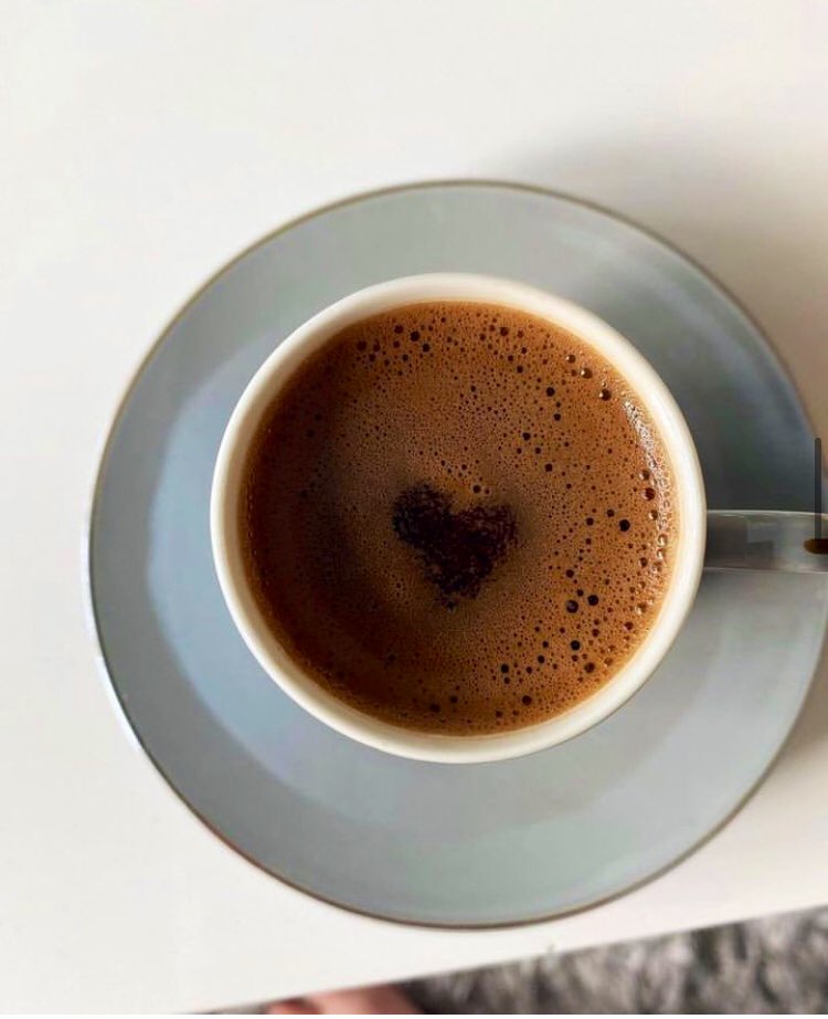 Naif insanlar ince dokunuşlar ister gürültülü mutluluk değil ..