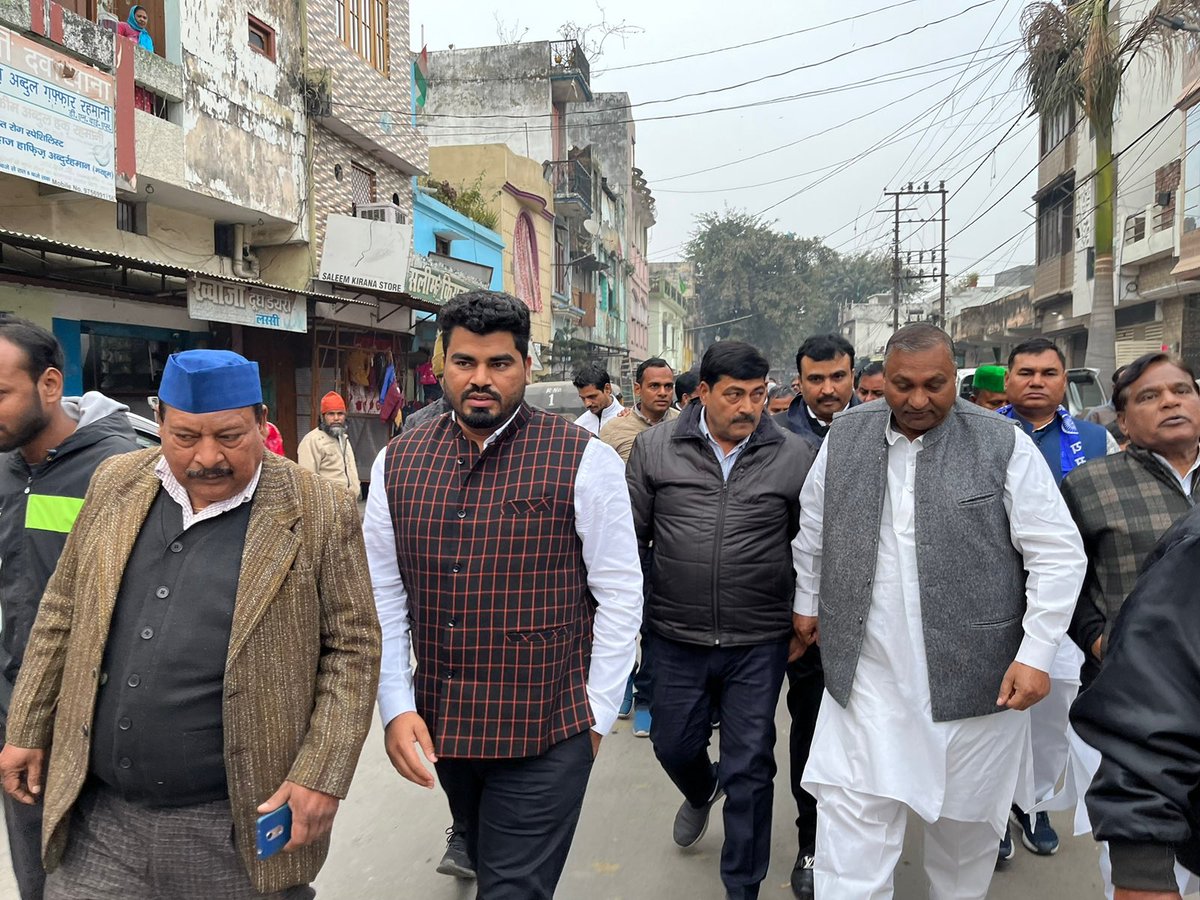 adityabrajwal's tweet photo. बसपा का प्रतिनिधिमंडल हल्द्वानी में पीड़ित परिवारों से मिल कर हर संभव मदद करने का आश्वासन दिया @Mayawati @AnandAkash_BSP https://t.co/sAvGNbOjJM
