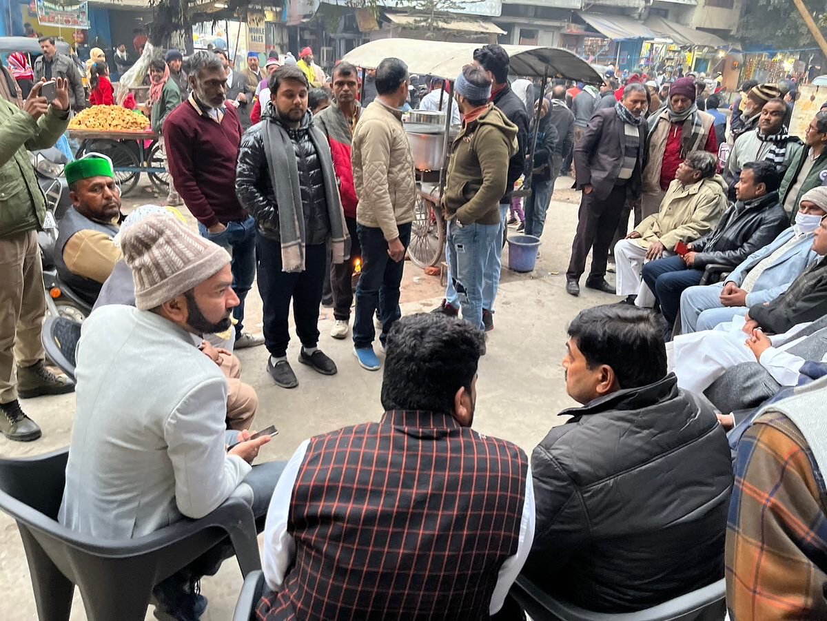 adityabrajwal's tweet photo. बसपा का प्रतिनिधिमंडल हल्द्वानी में पीड़ित परिवारों से मिल कर हर संभव मदद करने का आश्वासन दिया @Mayawati @AnandAkash_BSP https://t.co/sAvGNbOjJM