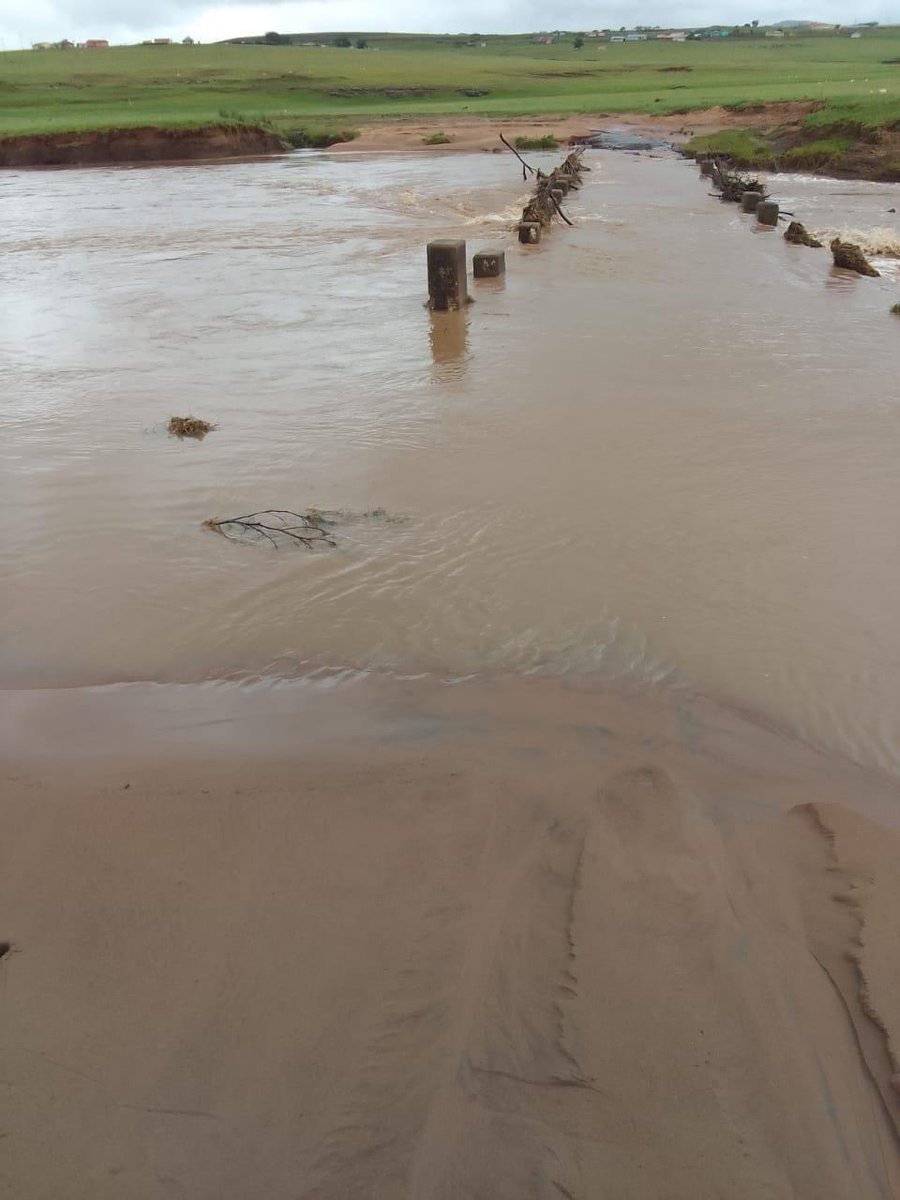 aviwemk's tweet photo. This bridge has been like this for many years and puts people's lives at danger. The rainy seasons are a daily threat to Tsojana community members as this issue remains unsolved. We need urgent assistance on this bridge.
Location: EasternCape,Tsomo,Tsojana A/A. Phakamani leader. https://t.co/NVuQKs0lag