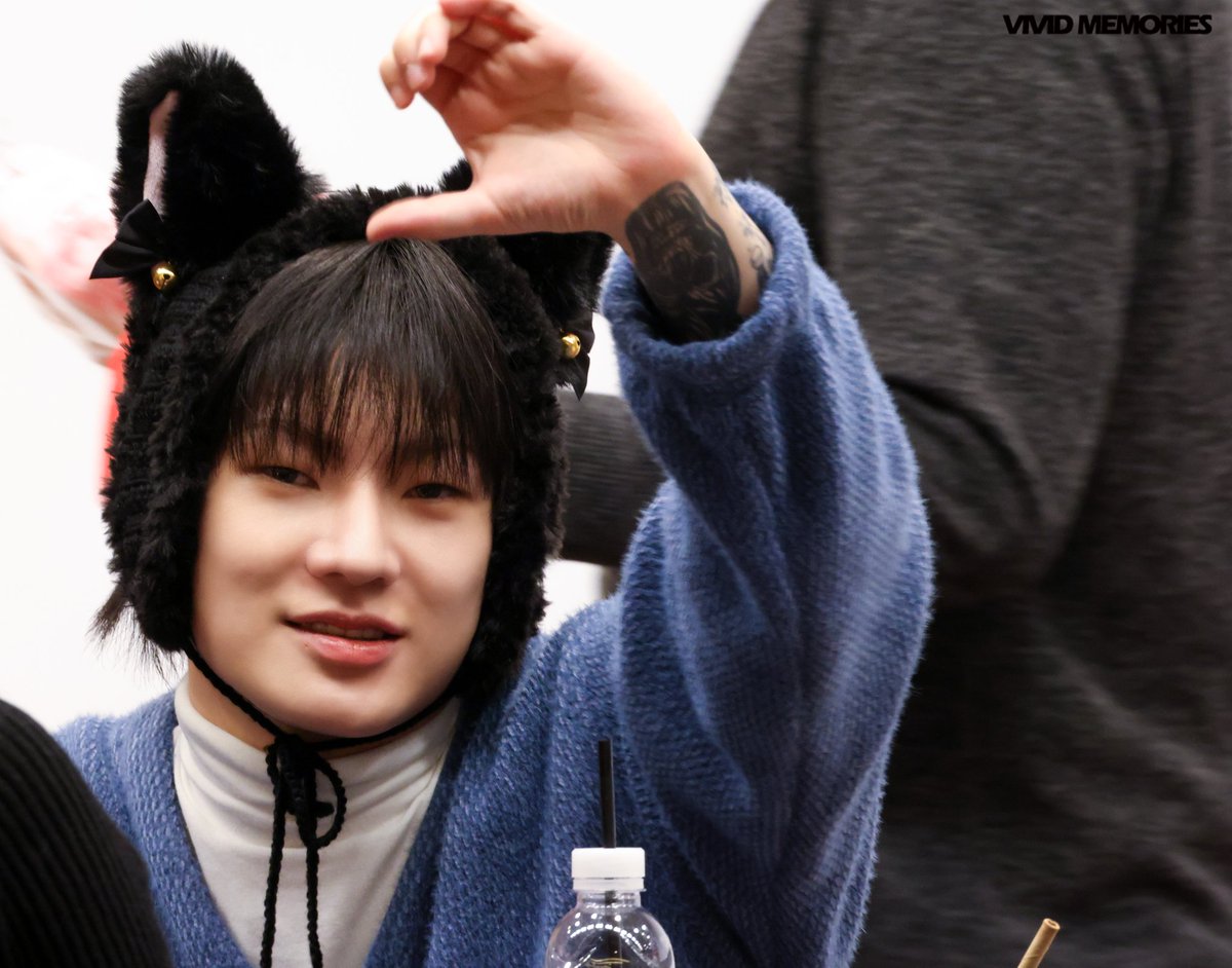 vividVT's tweet photo. 221211 빅톤 사운드웨이브 대면 팬싸인회

잉ㅜㅜㅜ귀여워 도한세ㅠㅠ사랑해💕

#한세 #도한세 
#HANSE #DOHANSE 
#빅톤    #VICTON    
#Choice #Virus #바이러스 https://t.co/GJTc1eZ18L