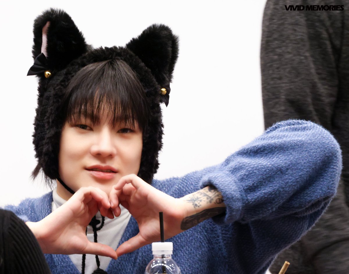 221211 빅톤 사운드웨이브 대면 팬싸인회

잉ㅜㅜㅜ귀여워 도한세ㅠㅠ사랑해💕

#한세 #도한세 
#HANSE #DOHANSE 
#빅톤    #VICTON    
#Choice #Virus #바이러스