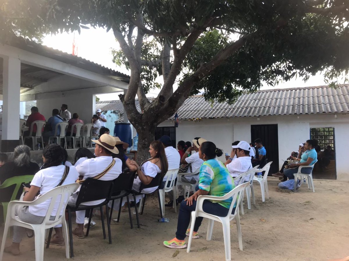 SebaUstariz's tweet photo. Ante el delgado de @MinSaludCol y los secretarios de salud, @holmerjd  Guillermo Giron, y @Jaimeluiskan @kankuamaipsi @Dusakawi_IPS acordamos consolidar la prestación del servicio de urgencias por parte del @ESE_HEAD en el corregimiento de Atánquez. #UnidosSomosMás https://t.co/sfzdqV41FQ