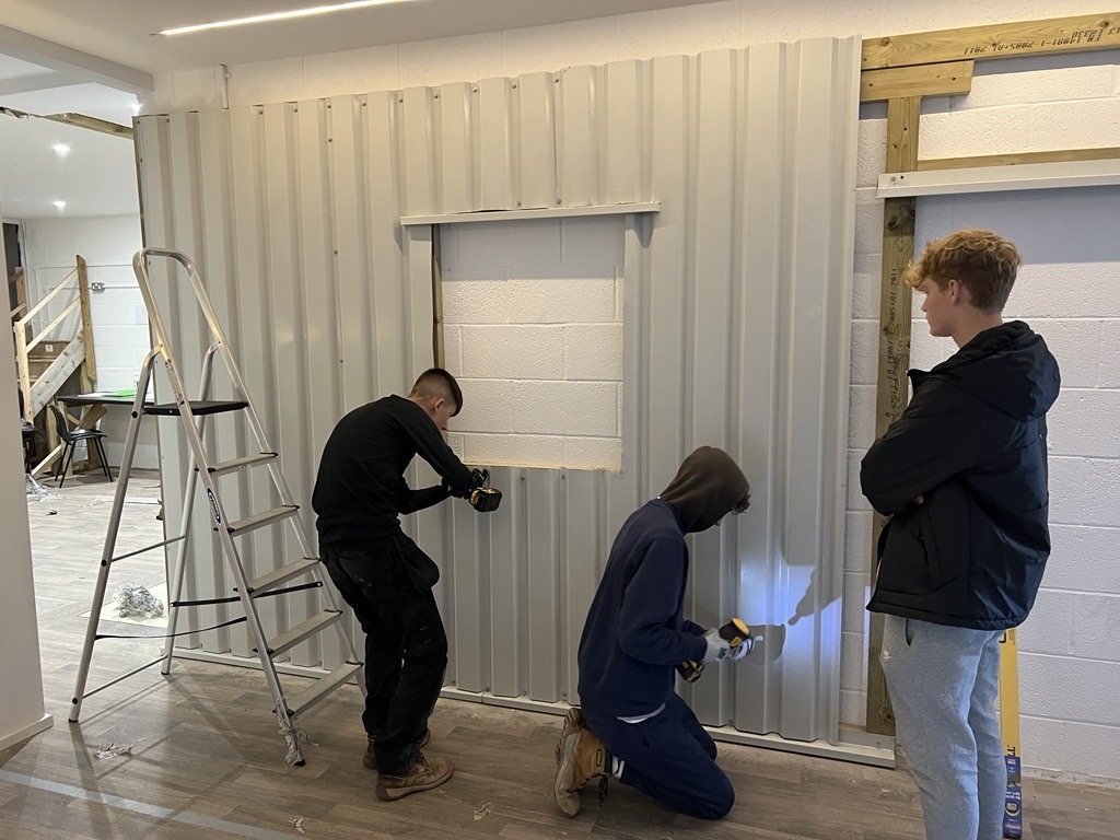 Progsystems's tweet photo. 📣 Apprentice Update 📣

Our apprentices have recently completed their first practical session at @GreenlightSC's facility in Plymouth.

A HUGE thank you to @eurocladuk for supplying all the materials to build these specialist rigs 👏

#Training #Apprenticeship #weareprogressive https://t.co/OBuZmIprdy