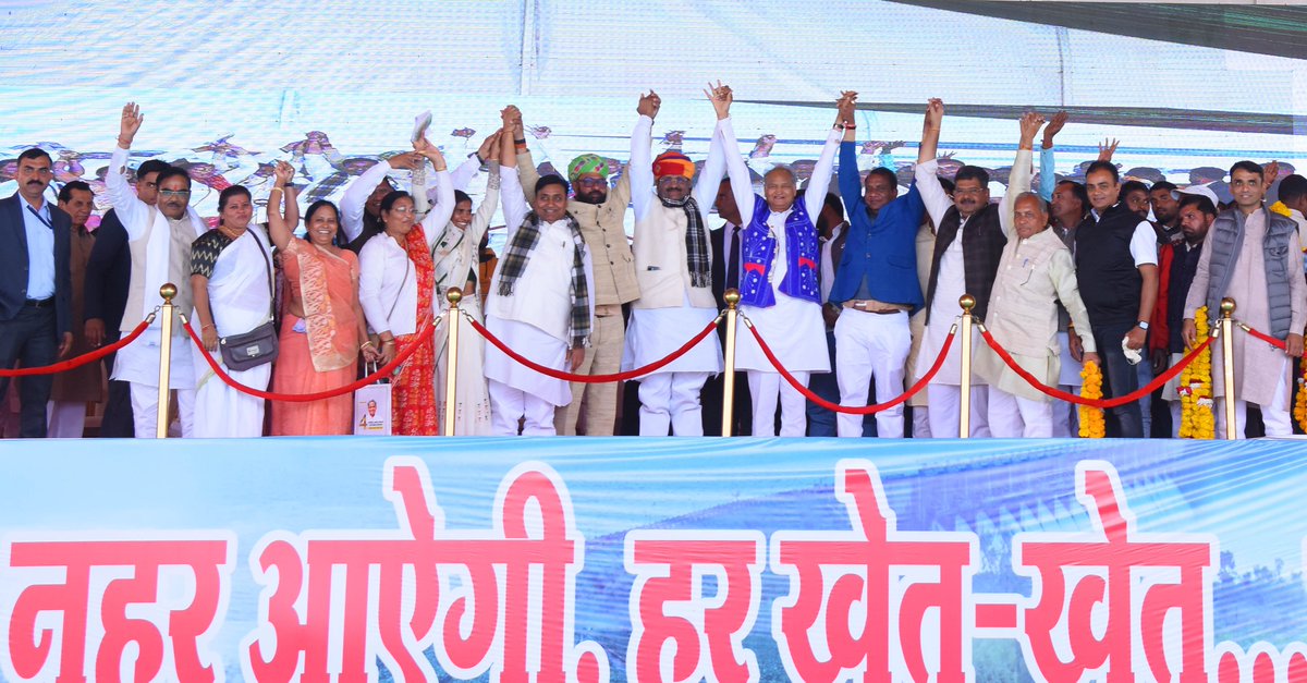 ashokgehlot51's tweet photo. बांसवाड़ा जिले के गांगड़तलाई में किसान सम्मेलन को संबोधित किया। प्रदेश सरकार आदिवासियों के उत्थान तथा आदिवासी क्षेत्रों के विकास के लिए प्रतिबद्ध होकर कार्य कर रही है। प्रदेश में पानी-बिजली से लेकर शिक्षा, चिकित्सा, समाजिक सुरक्षा तक सभी क्षेत्रों में उत्कृष्ट कार्य हो रहा है। https://t.co/Zf9HJbutib