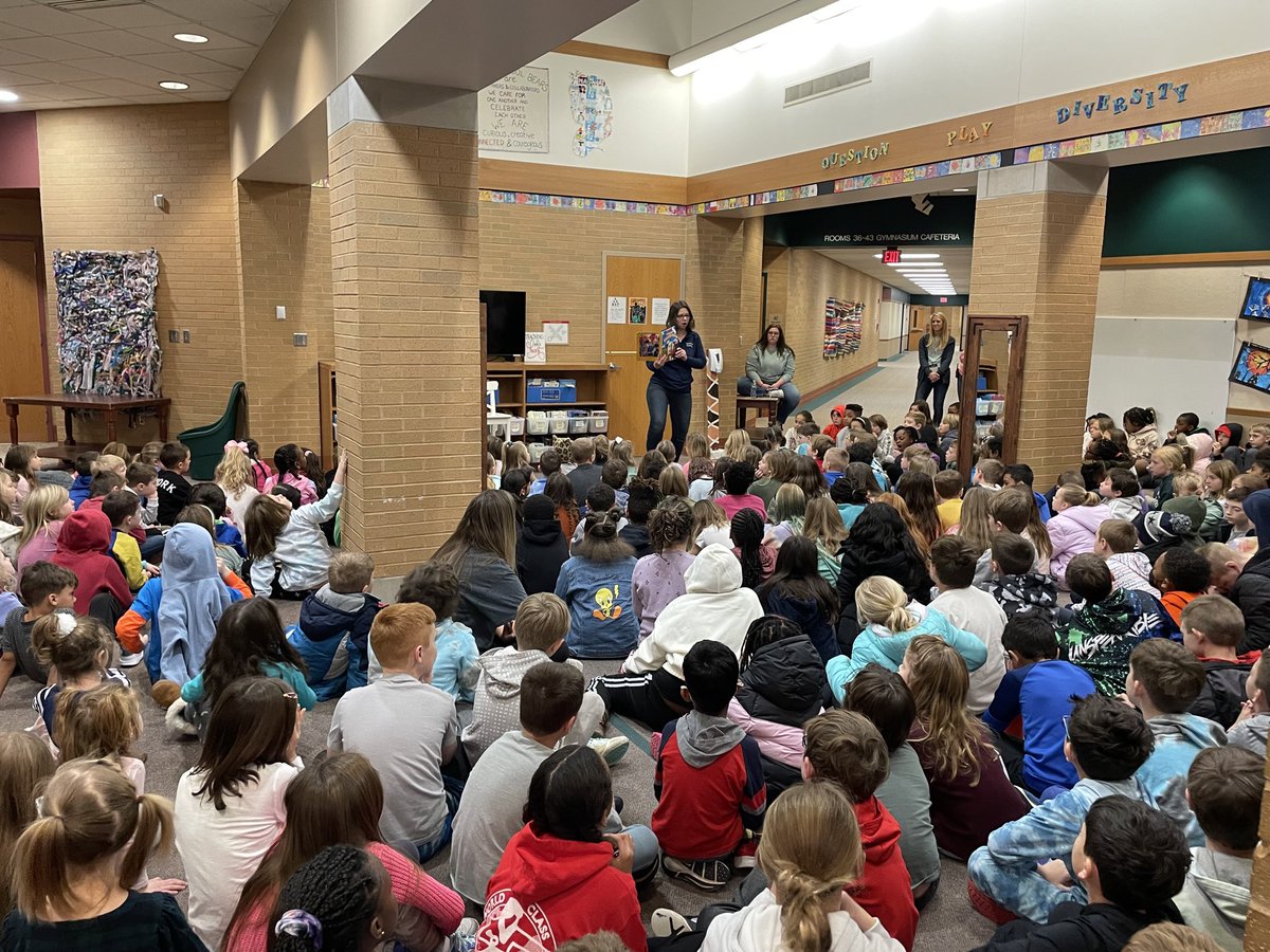 Mrs. Kussy is our special reader for our first Friday read aloud of 2023!
We had fantastic listeners in the audience! Great start to the new semester Bears!