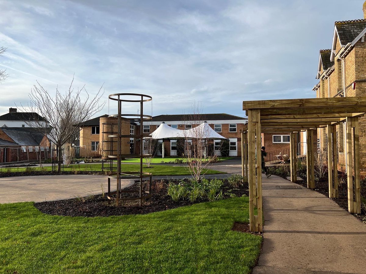 tauntonschool's tweet image. The development of the ‘Green Heart’ creation in the centre of the Taunton School campus is nearly finished 🌿

The project is due to be completed at the end of the month and it’s already looking great! #tauntonschool #campusdevelopment