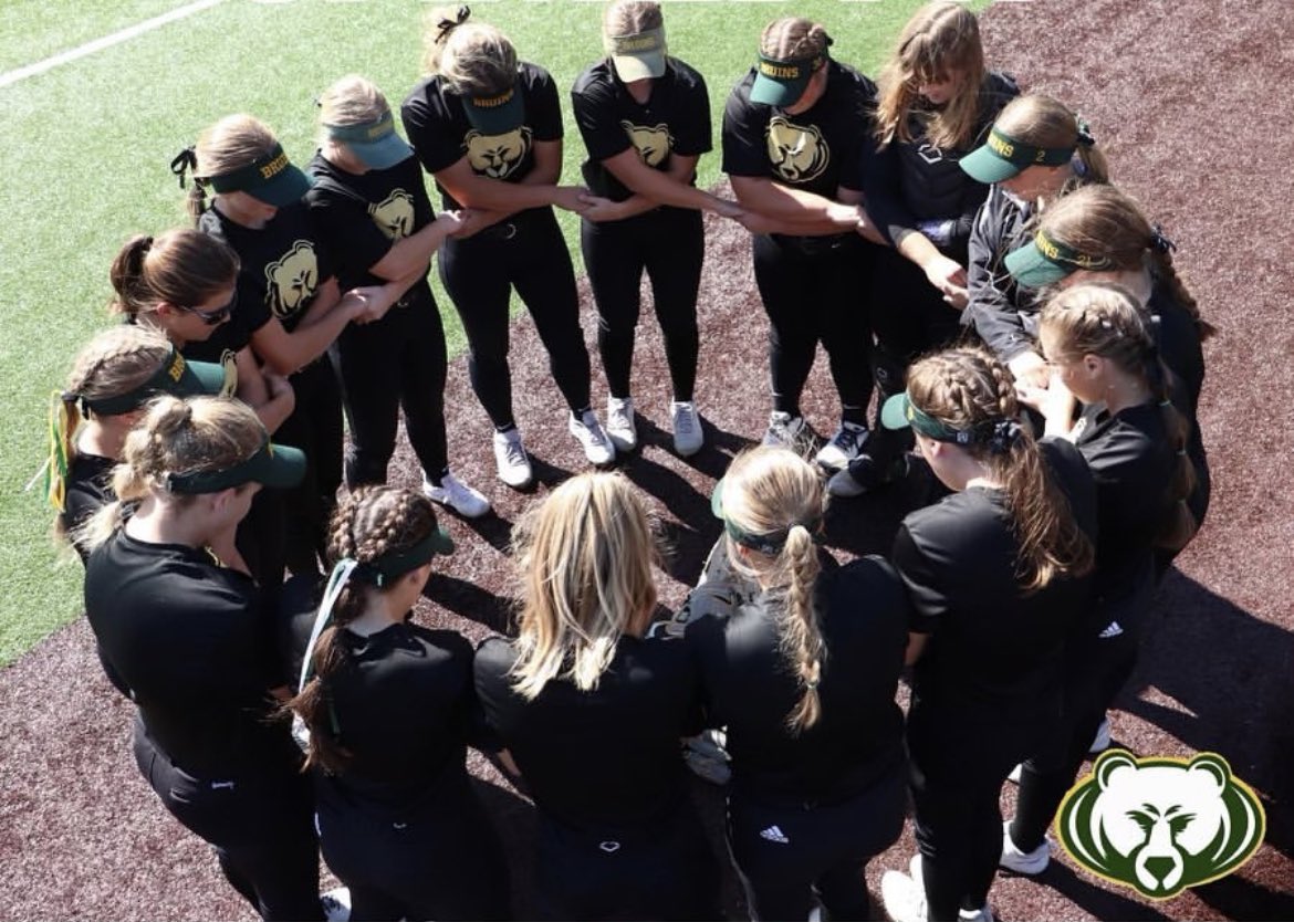 softball_rb's tweet photo. Happy Friday Bruins! Off-season workouts begin Monday, January 9th at 4:15. We will meet in the weight room. Anyone interested in softball and isn’t in a winter sport, please email Coach Alvis (lalvis@cpsk12.org) for more info! #HardworkandHumility https://t.co/3UlriDV67k