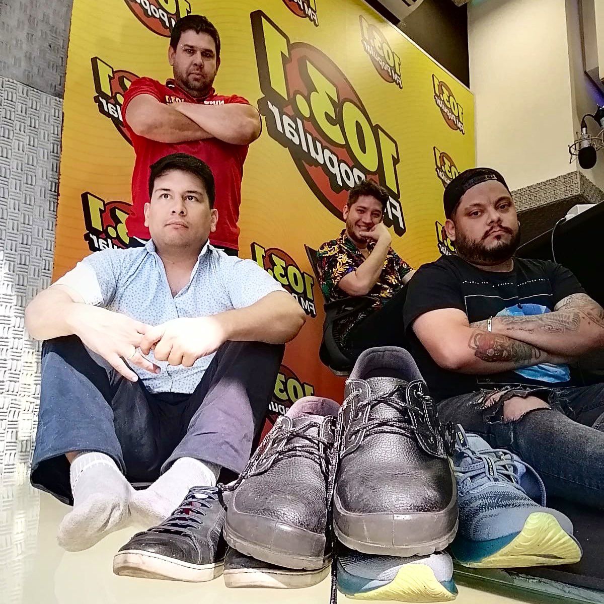 🤩 Que tetrajeron lo reye reeey 😎
.
🍺 Con <a href="/InthemixNino/">dj nino inthemix 🇵🇾🎧🎶</a> <a href="/kelo1811/">kelo perez</a> #shakiropy no recibimos nada porque el jefe <a href="/rrodriguezjr/">Ruben Rodriguez Jr.</a> no depositó nada en los zapatos, ndaipori mba’eve 😂 Reyes en la FM 103.1
.
📲 0976 103 103
🖥️ radiopopular.com.py