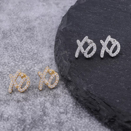 THE WEEKND XO EARRINGS. CLICK ON THE LINK TO BUY THEM. 
xofinds.bigcartel.com/product/xo-ear…