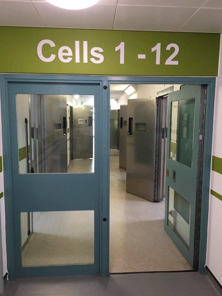 GLOSBIDCPO's tweet photo. To add to this a 3rd #Wanted individual located by @GLOSBIDCPO with the help of #CCTV another heading off to a #RoomWithOutAView
#teamworkmakesthedreamwork
#LocalKnowledge
#OneTeam
@GlosCitySafe
@GloucesterBID
@GloucesterCity https://t.co/7WYElUlMkR