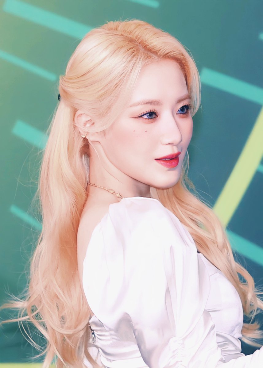 Shu0106_'s tweet photo. 舒華生日快樂✨
#SHUHUA #슈화 #舒華 #GIDLE      #여자아이들 https://t.co/EjWkZVkqs4