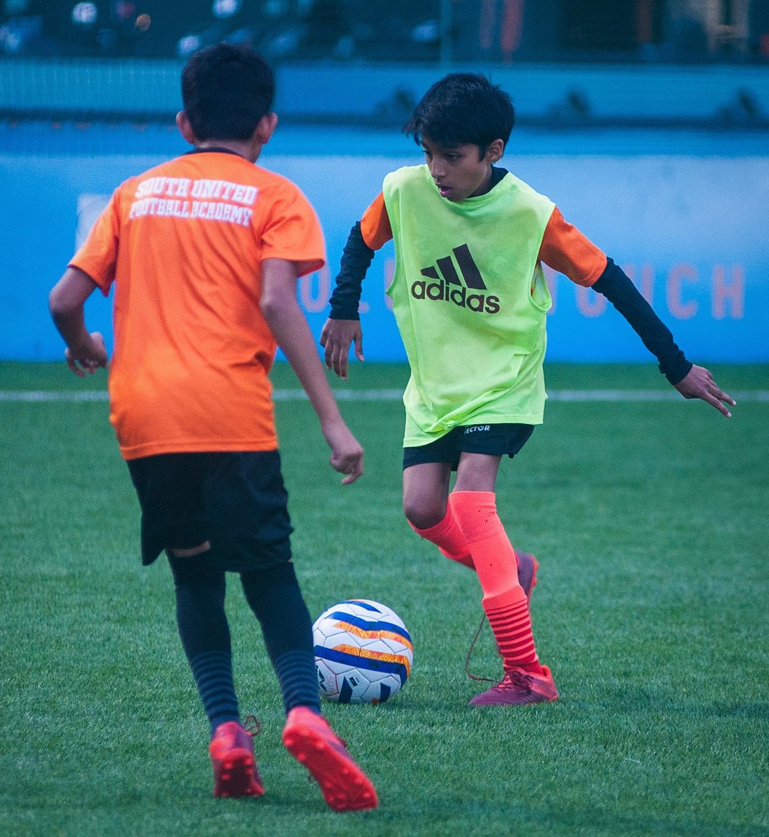 SufcIndia's tweet photo. Intensity, commitment, and hard work! 💥⚽
#sufc #southunited #southunitedfc #footballclub #footballacademy #bangalorefootball #soccergames #footballtraining #footballcoaching #coaching #grassroots #grassrootstraining #grassrootslevel #soccerleague #bengalurufootball https://t.co/QusdJ8sQs4