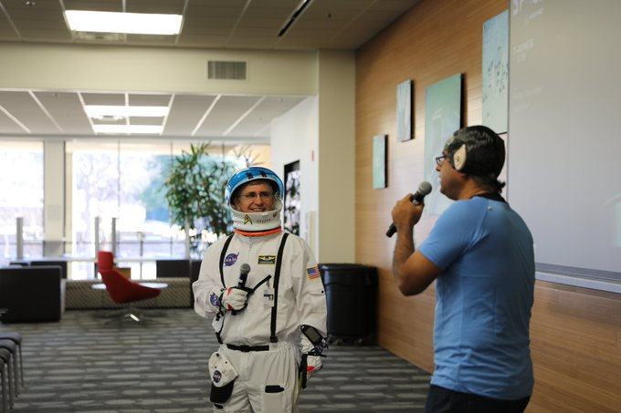 hschhaya's tweet photo. #FlashbackFriday to past @FRCteams kickoff events on @TXInstruments campus
2017 #STEAMWorks 🚂
2018 #FRCPowerUp #PlayForReal with Mario & Luigi 🎮
2019 #DestinationDeepSpace 🚀
2020 #INFINITERECHARGE
Excited for #CHARGEDUP tomorrow!
#omgrobots #TIemployee #FIRSTFORWARD https://t.co/H2qIjgSbUs