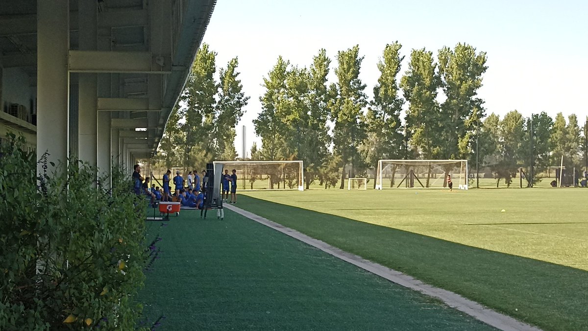 impactodeport's tweet photo. #Talleres - Matías Catalán no se presentó a entrenar hoy. Está esperando a que se defina su situación.
Valoyes trabajó con el grupo y luego realizó ejercicios físicos en velocidad.
Lucas Suárez volvió a entrenar y va a viajar a Chile.
Andrés Fassi está llegando al país. https://t.co/bhIVjzhsBH