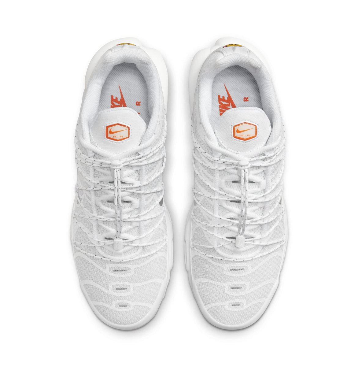FitThemAll's tweet photo. Les images officielles des prochaines Nike Air Max Plus « White/Orange » 🧡🤍 https://t.co/YnczptQ4f2