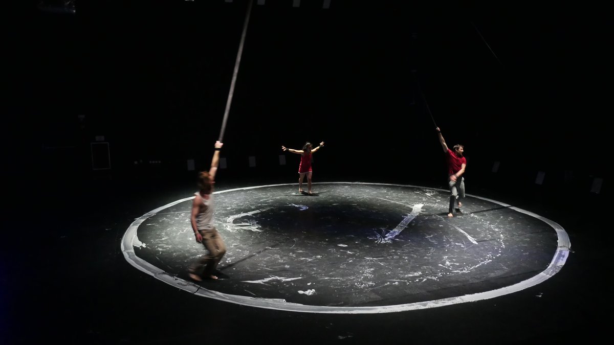 [#Événement] Spectacle Animal Sketching🤸
Quatre acrobates et danseurs explorent l’univers du sculpteur Alexander Calder.
➡️Sur réservation 
➡️6€
➡️Dimanche 8 janvier, à 15h, au Cirque-Théâtre d’Elbeuf sur Seine
+ d'infos :
mairie-elbeuf.fr/evenement/spec…