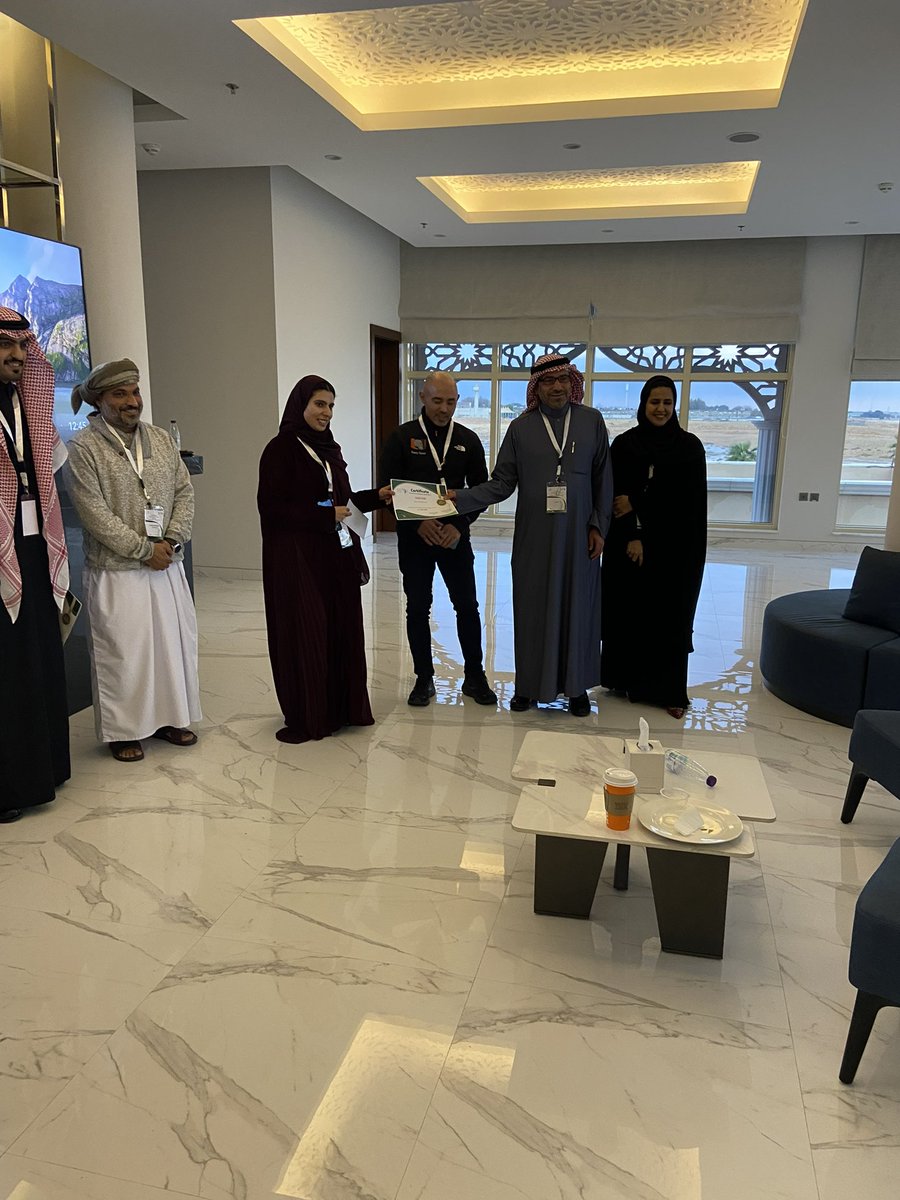 SaudiSocietyOMS's tweet photo. 📌 Happening Now: 

•Poster competition first place 🥇 •

Dr. Dr. Elaf Algharbi

#8th_SSOMS_Conference https://t.co/LQViYdLkDi