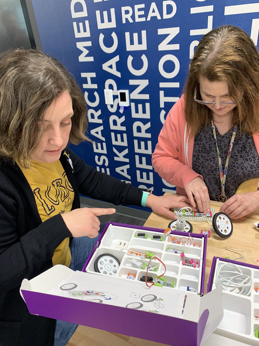 jwisemantech's tweet image. Tuesday was a great day of learning with @leisd elementary librarians &amp;amp; ITAs! Lots of fun exploring the tools in our Makerspaces &amp;amp; planning how to use them for learning!