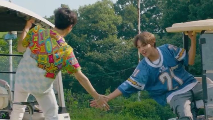 082molo's tweet photo. they’re each other’s soulmate https://t.co/pWiET6kfYE