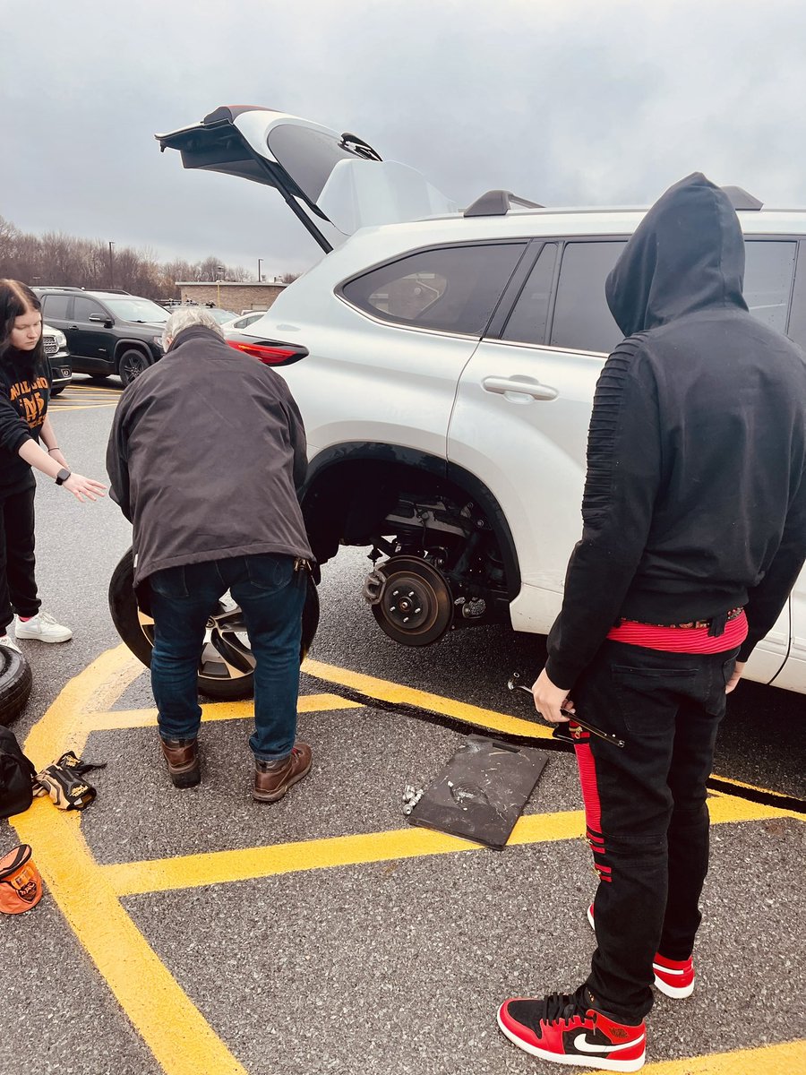 learndaley's tweet image. Learning how to change a tire is a skill that all future drivers and passengers should learn. Thank you for the demonstration Mr. Lia. @GoMHSDukes