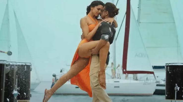 aevikr's tweet photo. Hindu dharm ko asal me kon badnaam kaar raha hai?
#BoycottbollywoodCompletely 
#PathanDekhegaHindustan https://t.co/ZFNlGbM8bi