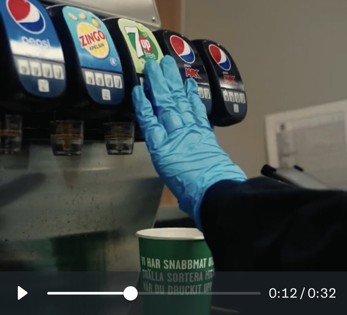 niklasranas's tweet photo. @tomasericson @jeymanswe @argarevisorn Efter VAR-granskning kan jag meddela att pekfingret mycket riktigt är på Pepsi-kranen. Drycken godkänns! https://t.co/ytrrSH4VgX