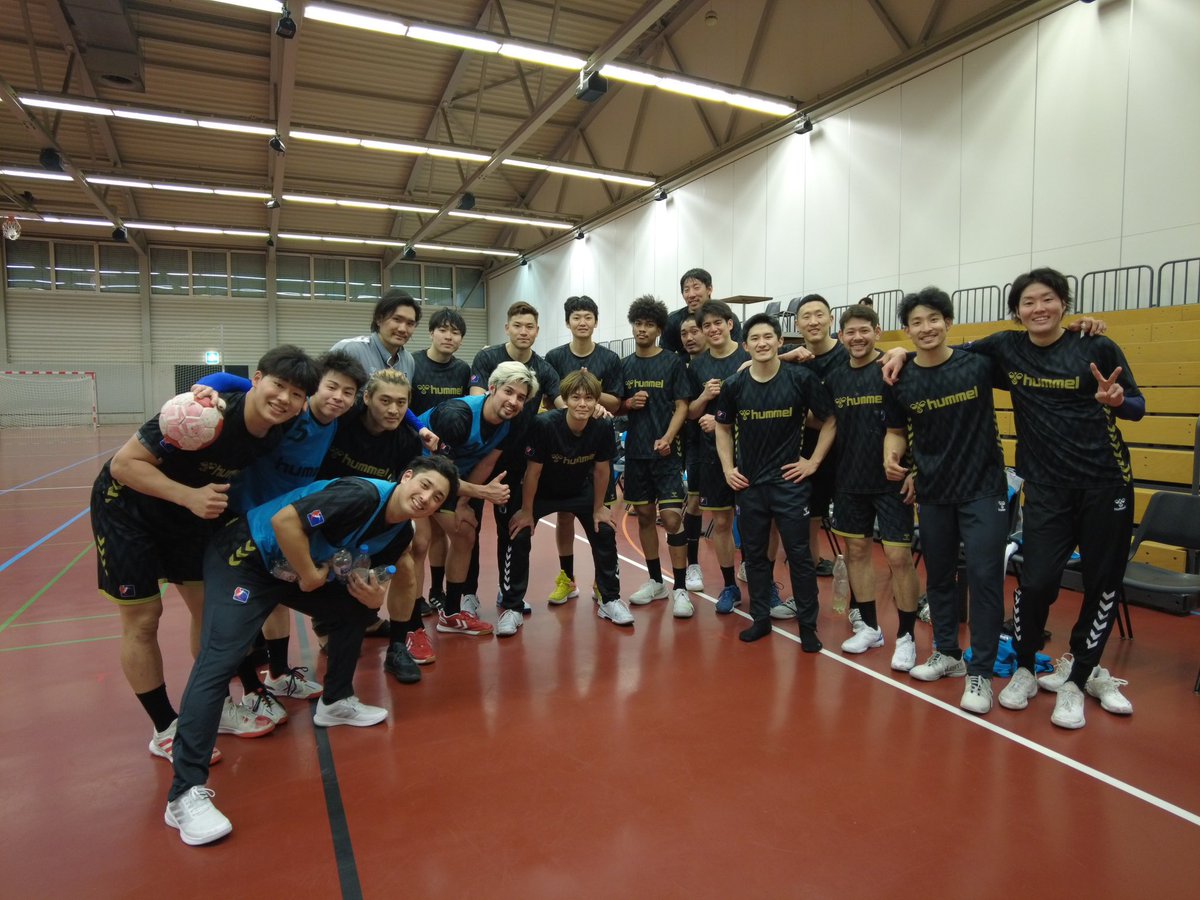 JHA_national's tweet photo. 今日からスイスで行われる『イエローカップ』は以下のサイトで視聴することができるようです👀‼️

🆚スイス 1/7 4:15jst
🆚オーストリア 1/8 1:15jst
🆚カーボベルデ 1/8 21:30jst

👉 https://t.co/aT4xddhOk7
#彗星JAPAN https://t.co/zt3IHZCuR9