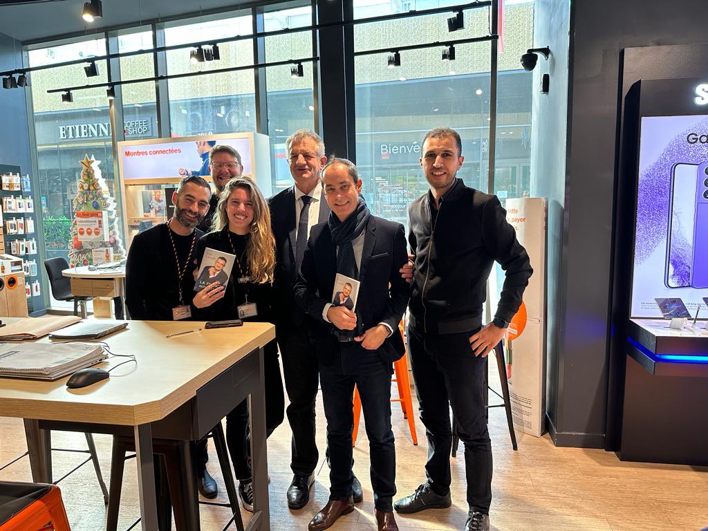 Un grand plaisir d’accueillir <a href="/jeanlassalle/">Jean Lassalle</a> dans la boutique #Orange #Lescar entouré de l’équipe <a href="/OrangeNvAquit/">Orange Nouvelle Aquitaine</a> <a href="/Ville_Pau/">Pau, Capitale Humaine</a> 
De nombreux échanges autour du numérique dans la bienveillance et la bonne humeur 
Merci 🙏 <a href="/MrAdil64/">Mr Adil ADGSO/Pau</a> <a href="/AmelieChapuis/">Amelie Chapuis</a> <a href="/seb84110/">Sebastien Dupont</a>