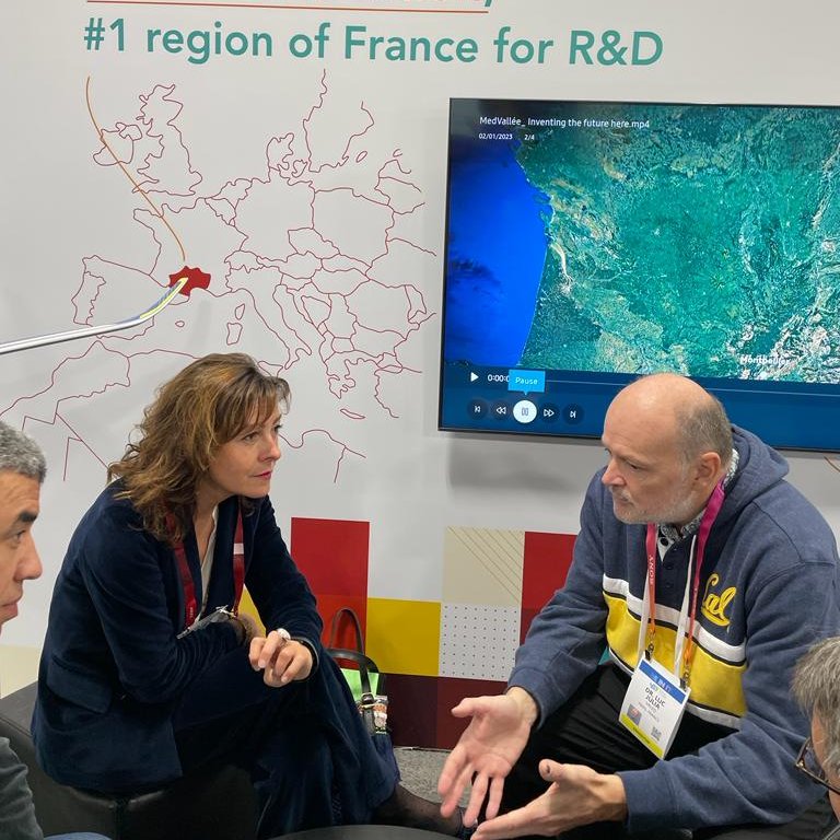 Quel plaisir de voir l’<a href="/Occitanie/">Région Occitanie</a> aussi bien représentée au #CES2023 !
Au total, 26 de nos #entreprises sont présentes, dont 4 lauréates #CESInnovationAwards : une grande fierté. Ce salon est aussi l’occasion d’échanger autour de l'écosystème d'#innovation de la Silicon Valley.