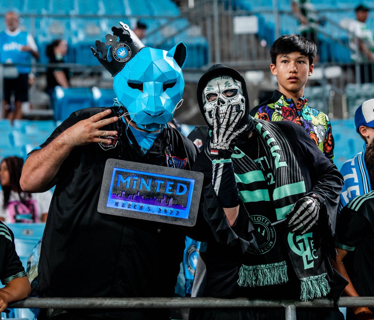 Our January Scarf of the Month draws inspiration from our fans. It’s almost time to see those crowns up at the bank again! 

How bout a giveaway to celebrate the new year? One lucky follower gets a crowns up scarf. RT to win. I’ll dm the winner tomorrow at 11a.