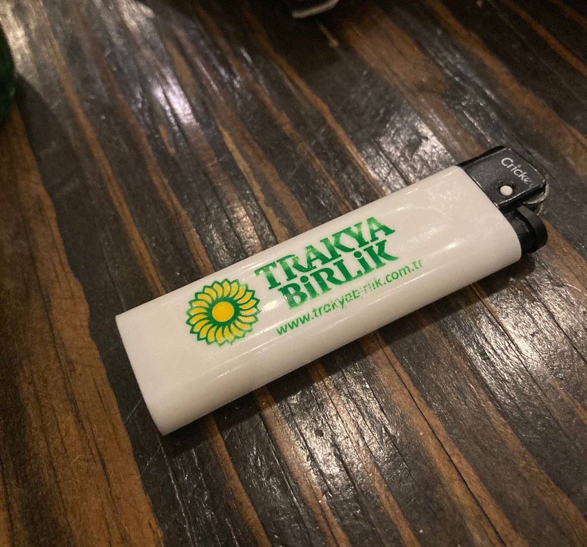 nocontextrakya's tweet photo. Aynen aşkım ben de hep Zippo kullanırım https://t.co/N3WtJan54w