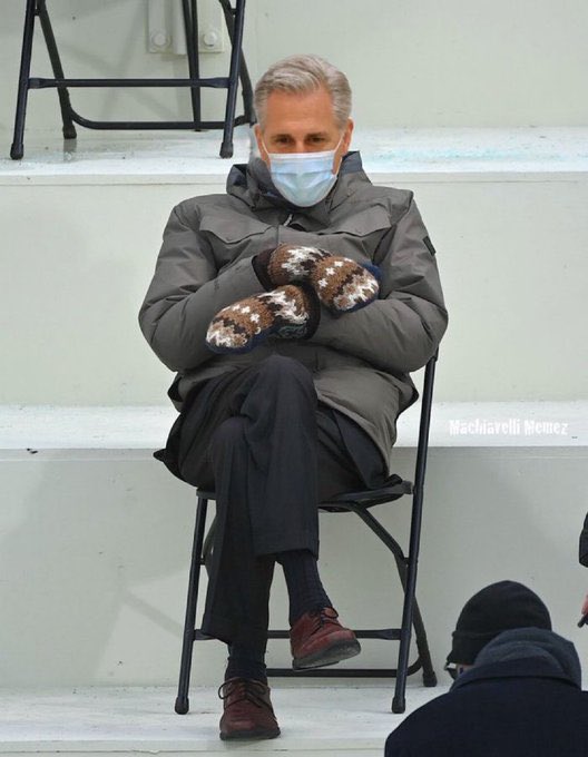 LustrousLynx's tweet image. WHO DID THISSSSS LMFAOOO 🤭💀 #KevinMcCarthyIsALoser #KevinMcCarthy